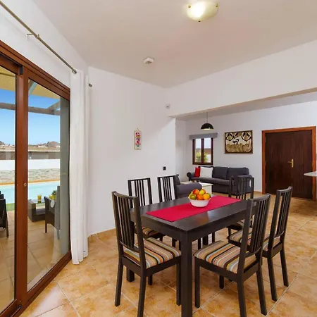 Maca By * كوراليهو