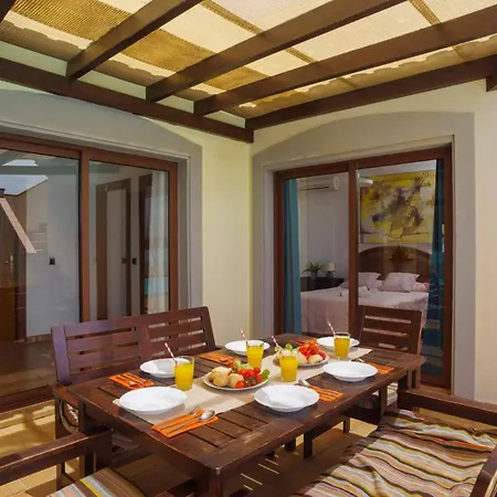 Maca By * كوراليهو